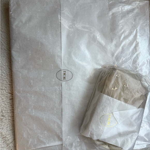 Made for Dior NEW Elegant Gold Tote and Pouch - Picture 4 of 4